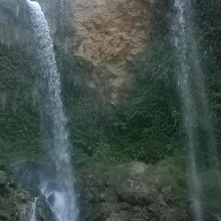 La Casa De La Cascada Holiday home Anna